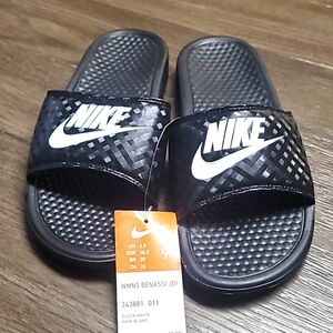 🎉New🎉 Womens Nike Slides - Sandals